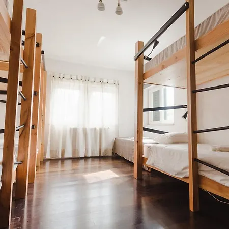 Surf Cascais - Surf Hostel *