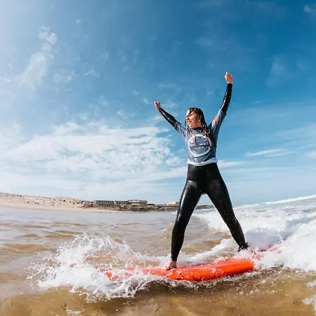 Surf Cascais - Surf Hostel Alcabideche