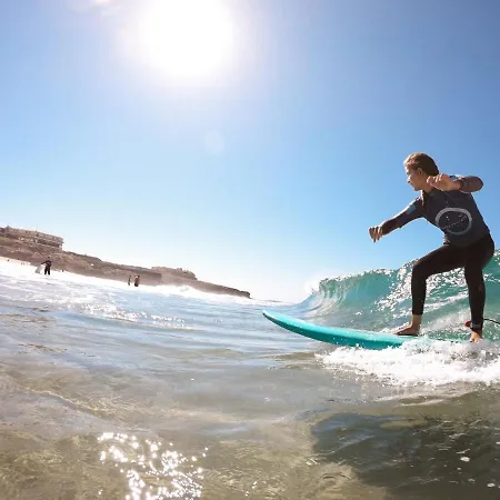 Surf Cascais - Surf Hostel Alcabideche